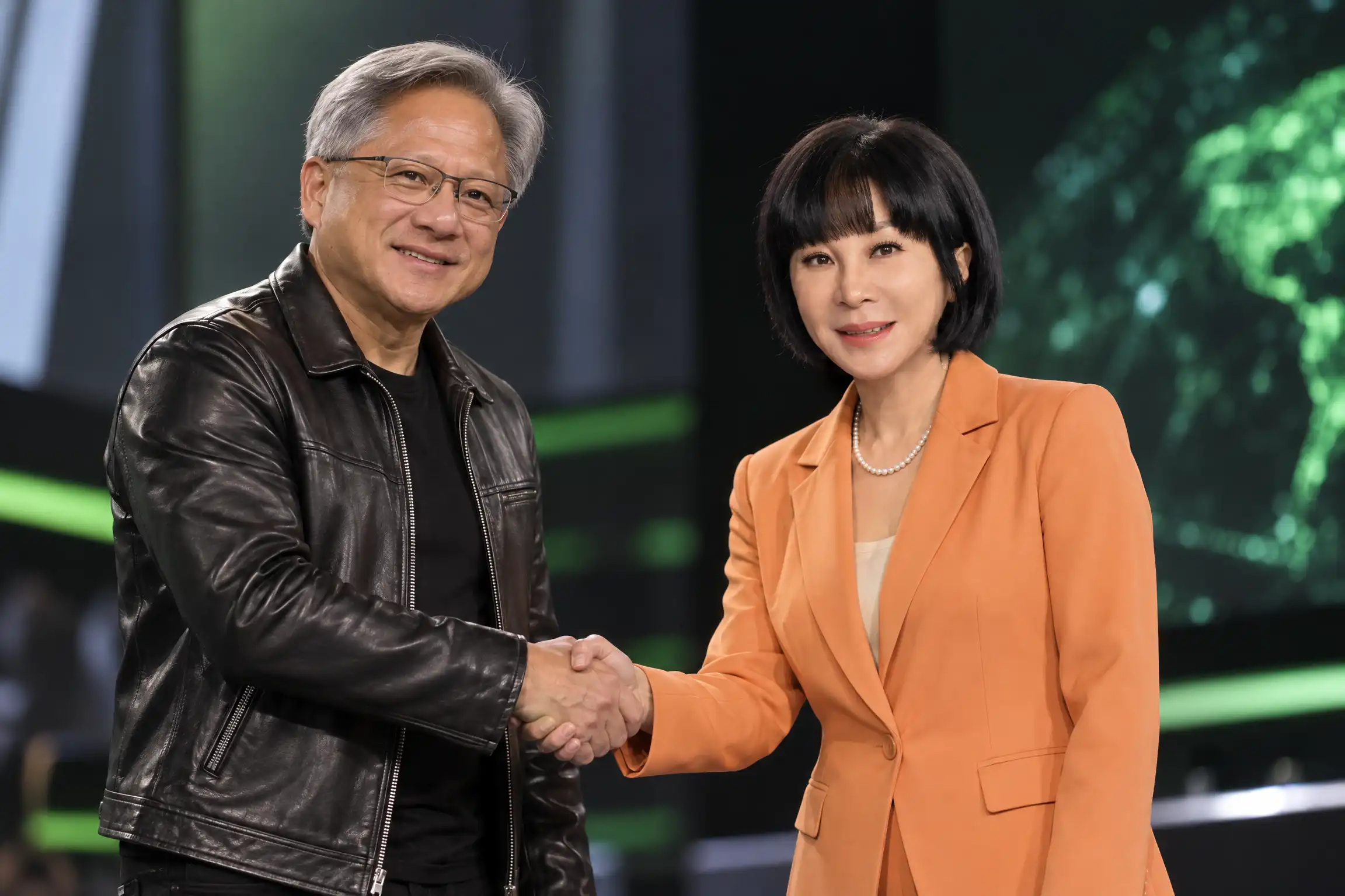 點擊金色領取按鈕，加 LINE 免費領取 3 到 5 檔潛力明牌